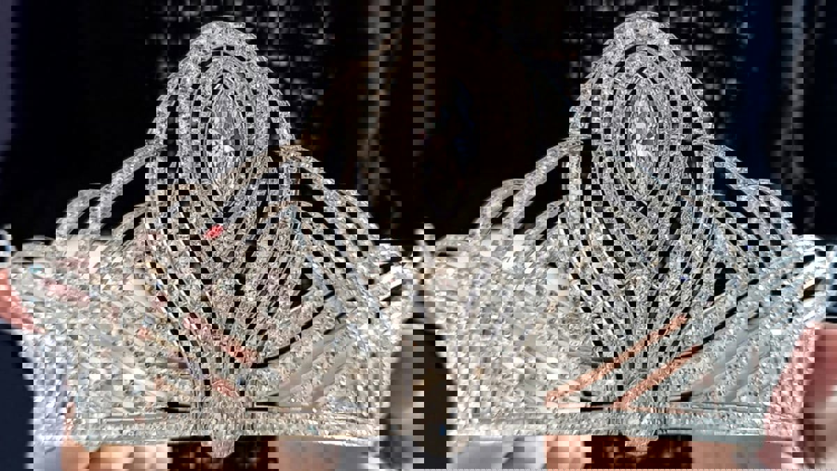 "تاج من الألماس" و"نجمة مصر" أبرز مبيعات مزادات المجوهرات في جنيف