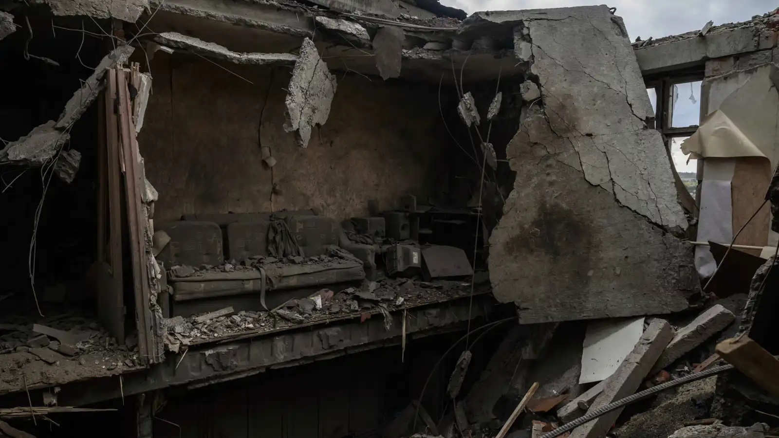 3 قتلى بقصف روسي شمال شرق أوكرانيا