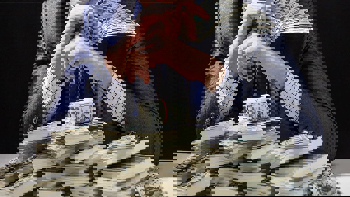 ملياردير جديد كل 26 ساعة... "كورونا" ضاعفت ثروات الأغنياء و"قتلت" الفقراء