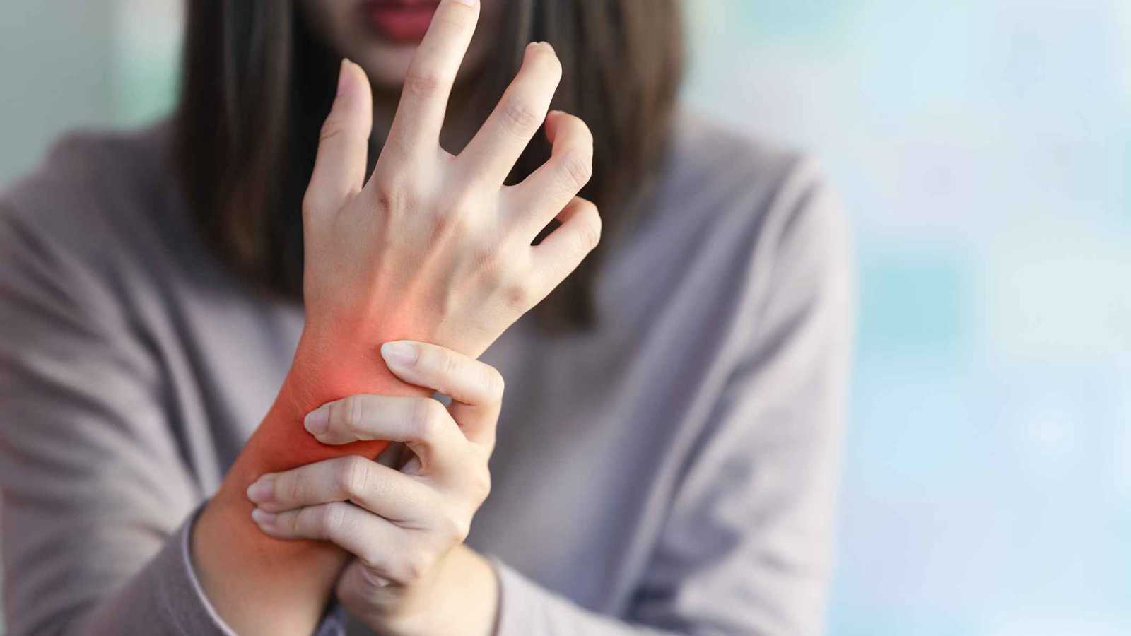 التهاب المفاصل قد يبدأ "صامتا" قبل سنوات من الأعراض