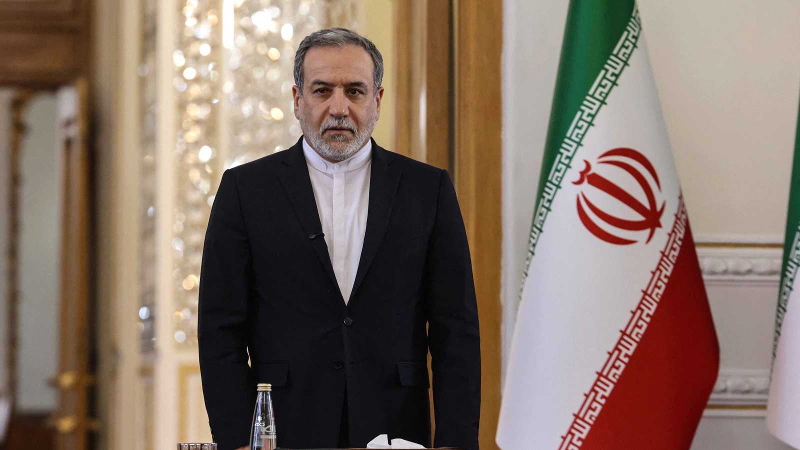 عراقجي يكشف عن اتصالات غير مباشرة بين طهران وويتكوف