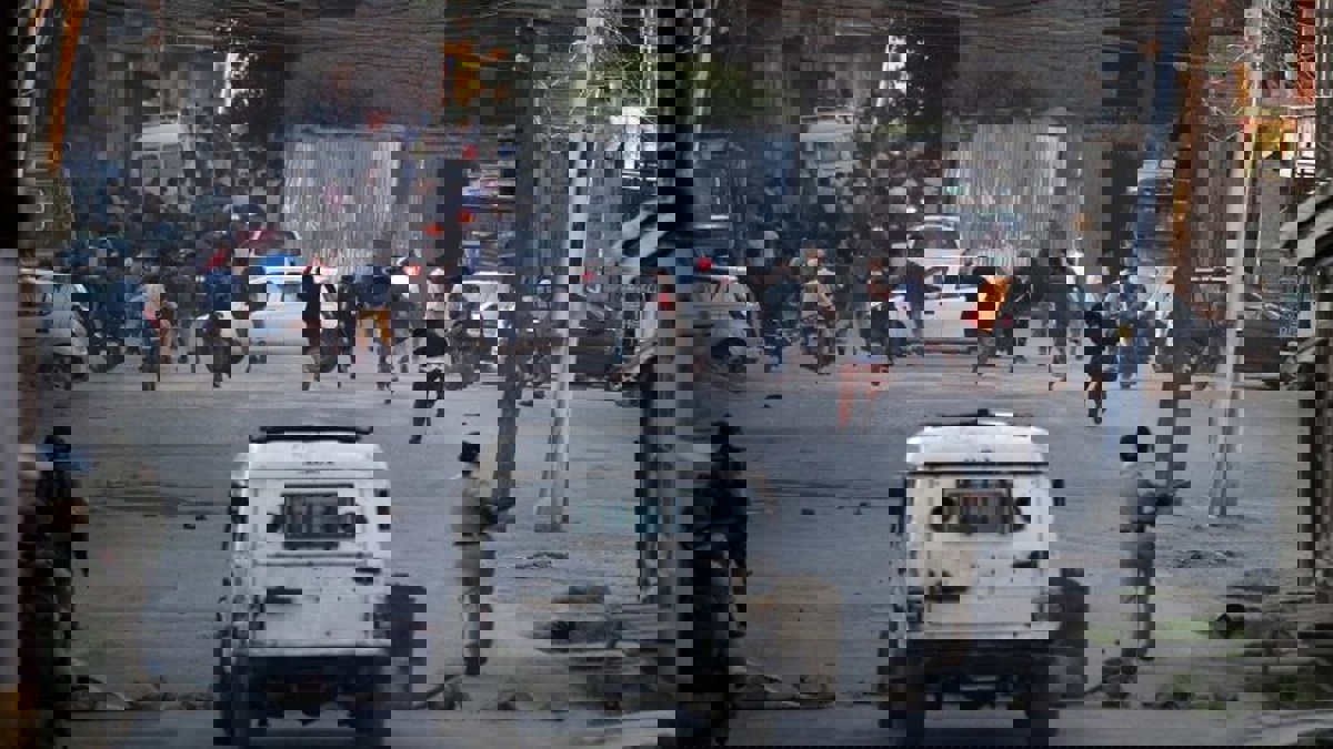 باكستان تطرد السفير الهندي وتعلق التجارة مع نيودلهي بسبب كشمير