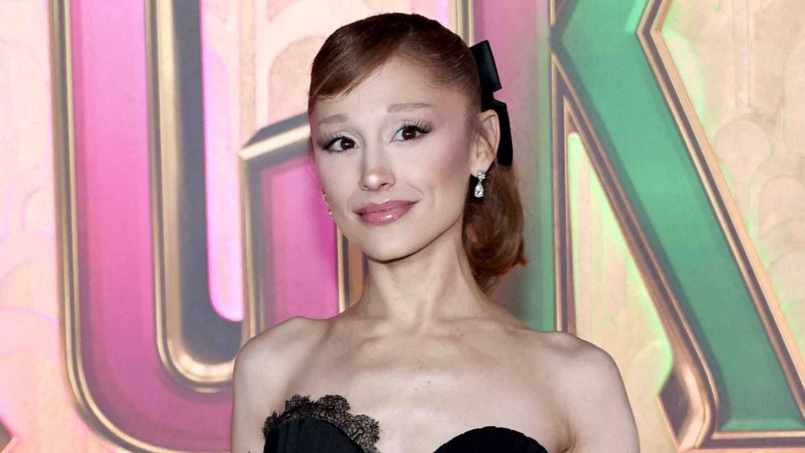 سنغافورة ترحّل صانع محتوى أسترالياً هاجم أريانا غراندي(فيديو)