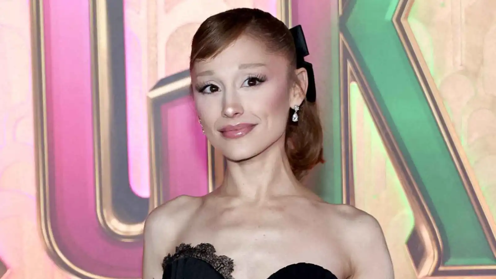 سنغافورة ترحّل صانع محتوى أسترالياً هاجم أريانا غراندي(فيديو)