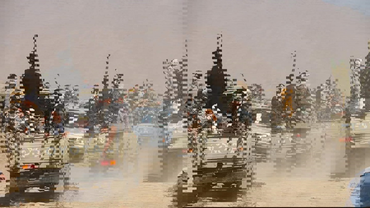 مصادر: الحوثيون يدفعون بتعزيزات عسكرية ضخمة نحو الحديدة