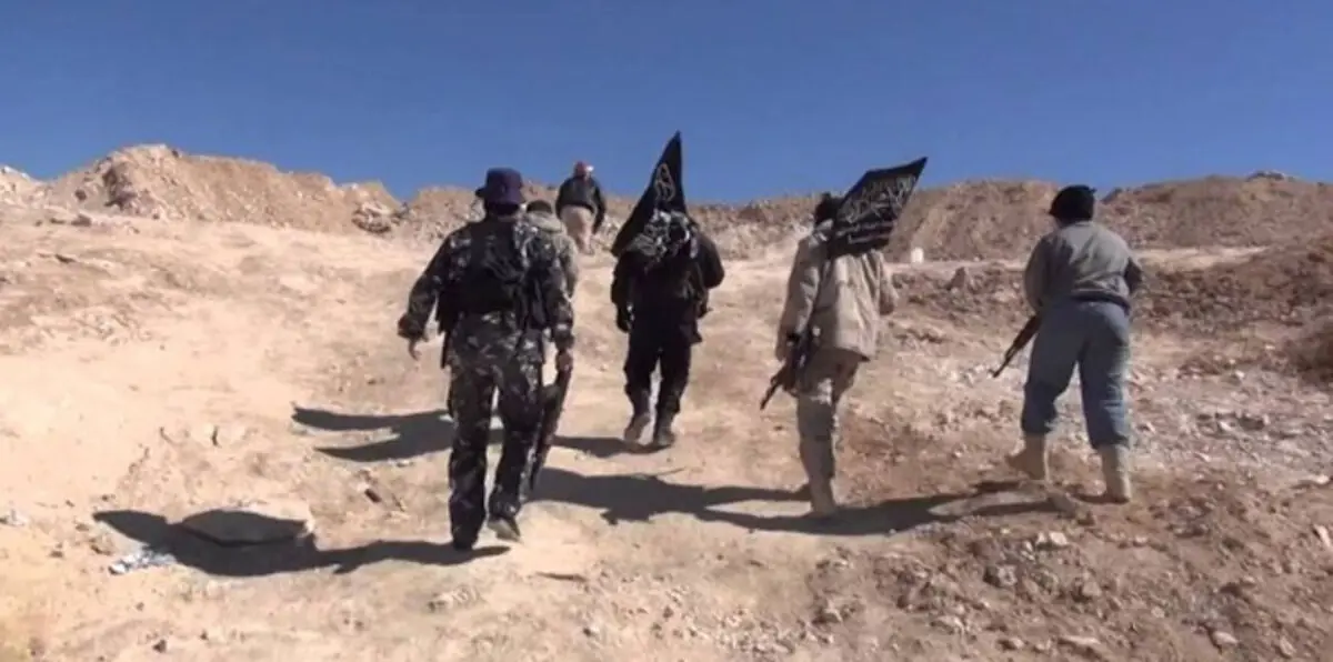 انتحاريان من داعش يهاجمان قاعدة لمعارضين سوريين مدعومين من أمريكا