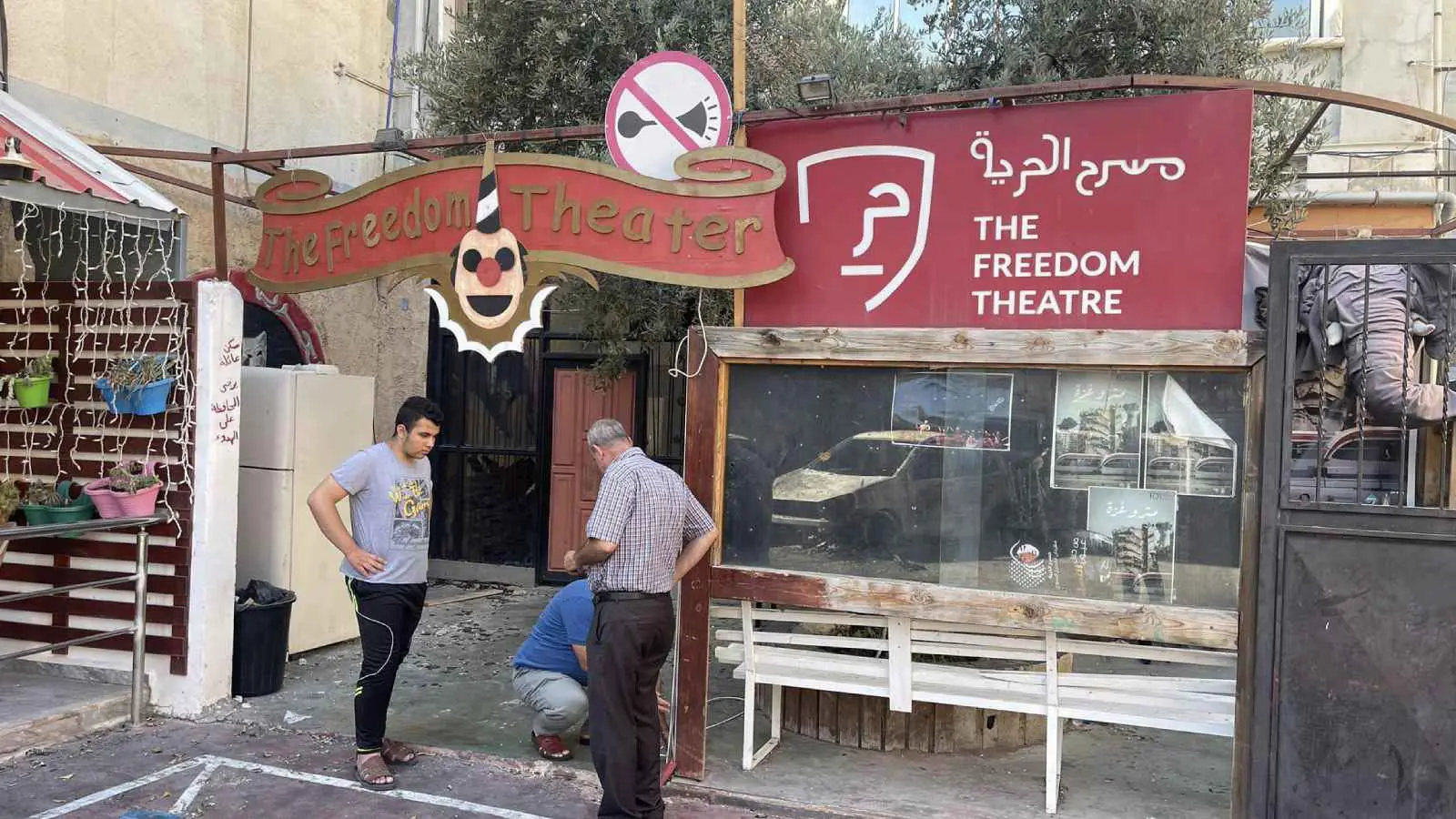 بعد اعتقال إداري طويل.. الإفراج عن مدير مسرح الحرية في جنين (صور)