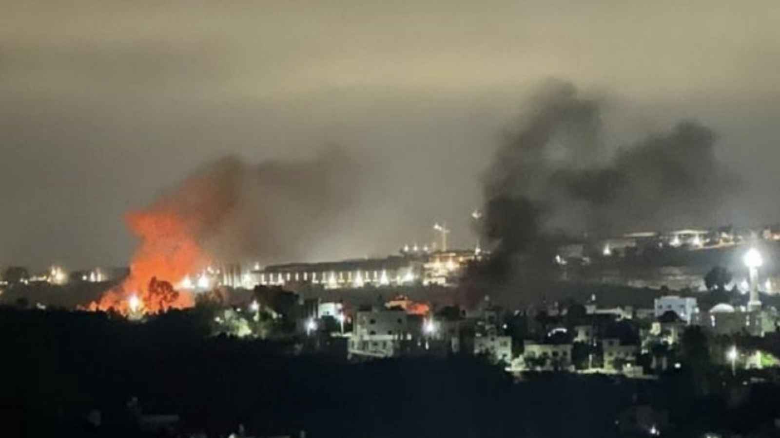 مستوطنون يضرمون النيران في منازل فلسطينيين ببلدة بروقين (فيديو)