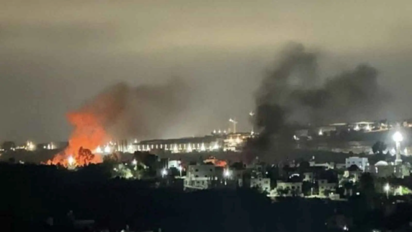 مستوطنون يضرمون النيران في منازل فلسطينيين ببلدة بروقين (فيديو)