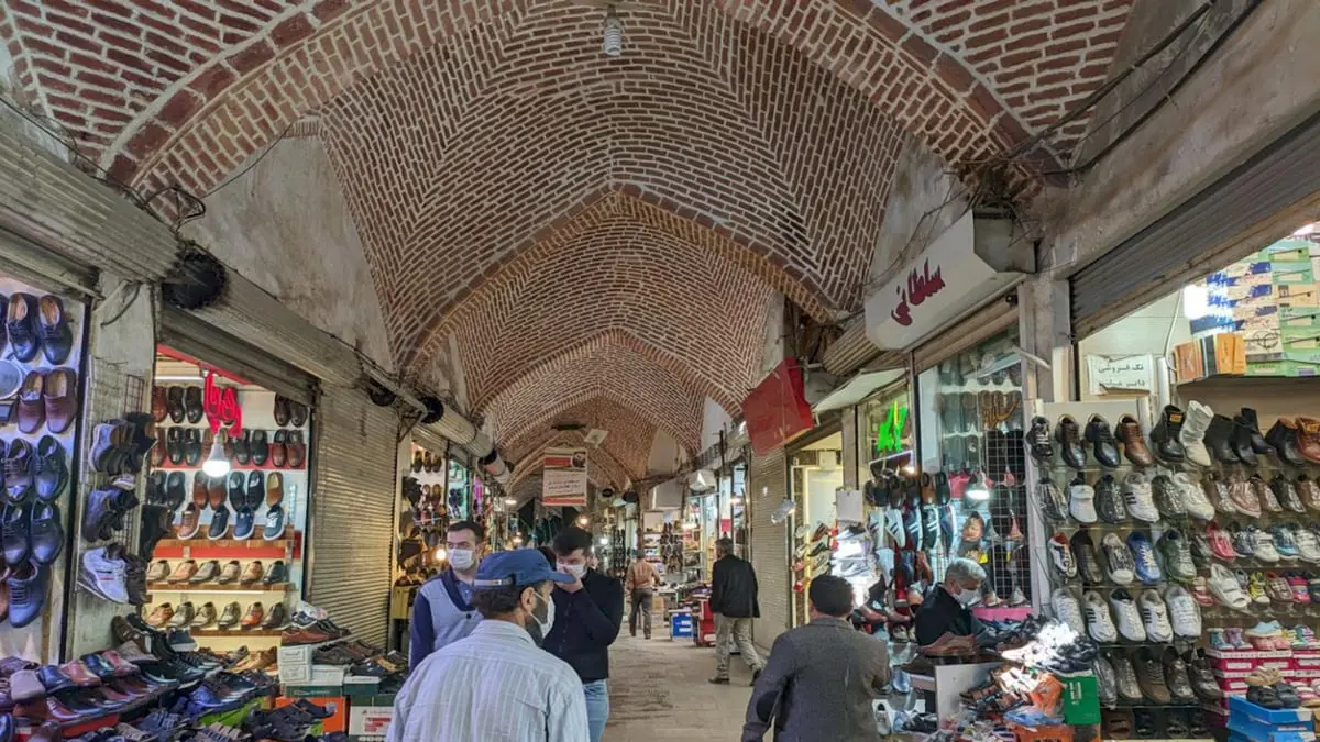 حريق يلتهم أكبر سوق للأحذية في العاصمة الإيرانية طهران (فيديو)