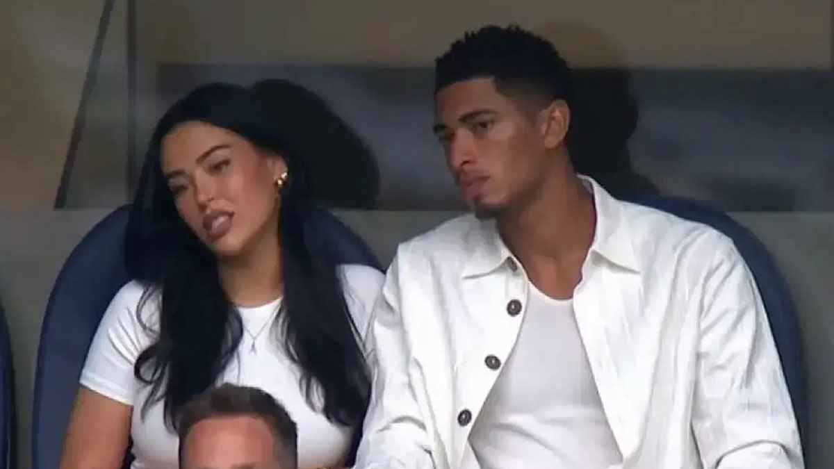 على يخت بمليون يورو.. أول ظهور لجود بيلينغهام وصديقته منذ أنباء الانفصال (صور)