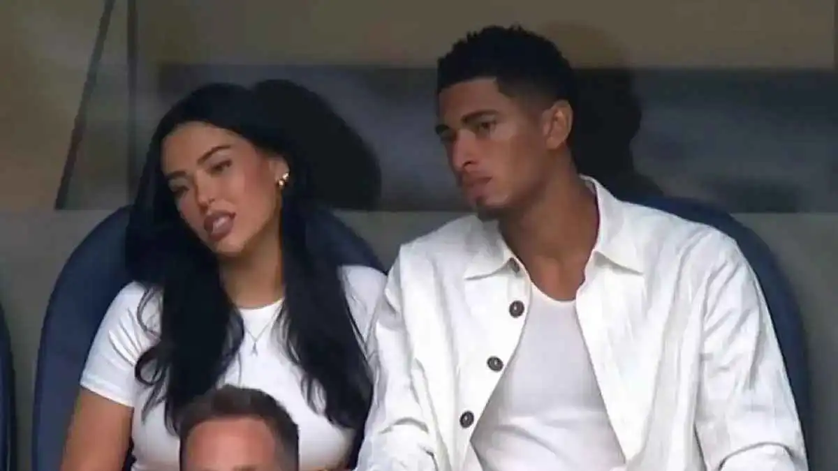 على يخت بمليون يورو.. أول ظهور لجود بيلينغهام وصديقته منذ أنباء الانفصال (صور)