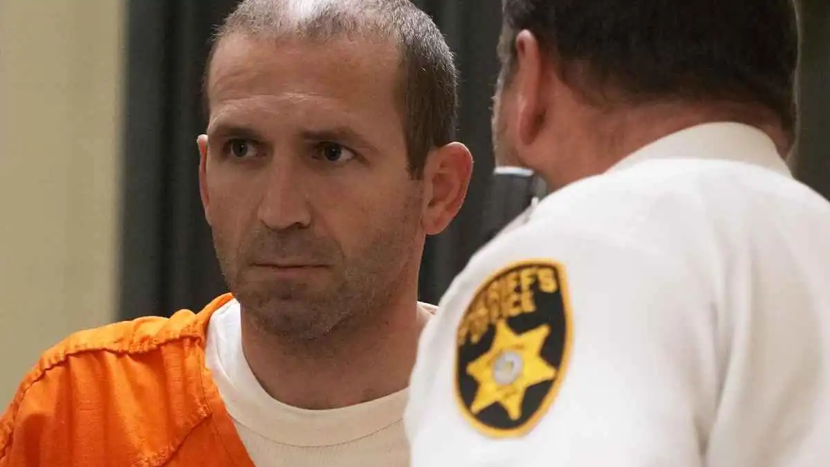 السجن لرجل تظاهر بالموت 89 يومًا للقاء امرأة (فيديو)