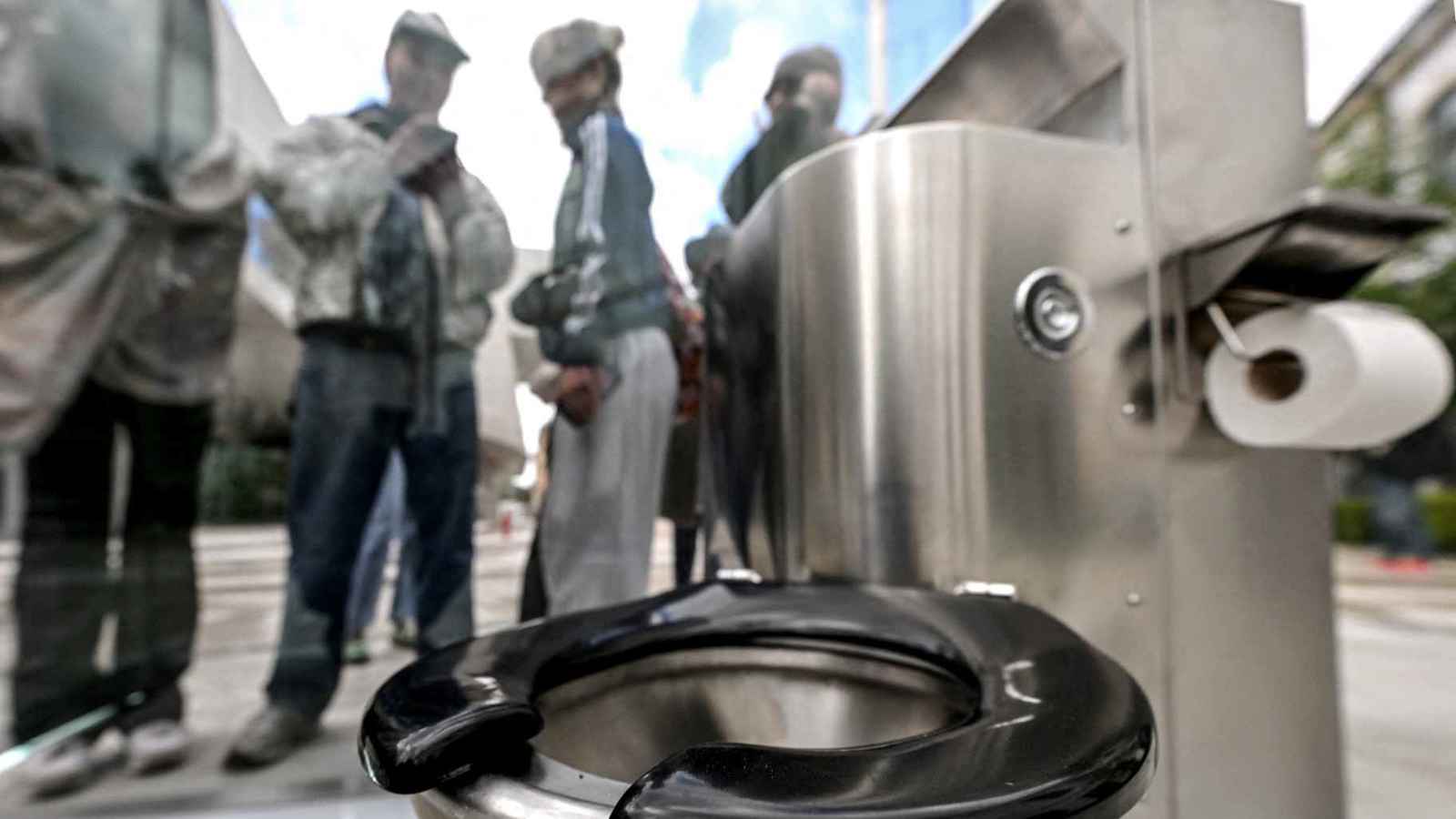 لماذا يجب أن "تحذر" من الجلوس الطويل على المرحاض؟