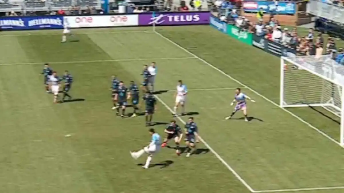 رسميًا.. أول هدف بموجب قاعدة "فينغر للتسلل" (فيديو)