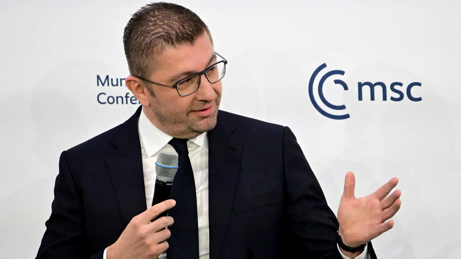 رئيس وزراء مقدونيا الشمالية يهدد القضاة بـ"احتجاجات شعبية"