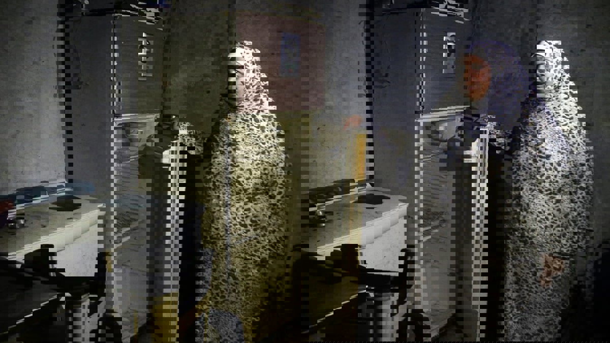 مشهد صادم للانهيار الاقتصادي .. برادات منازل لبنانية خالية من الطعام  (صور)