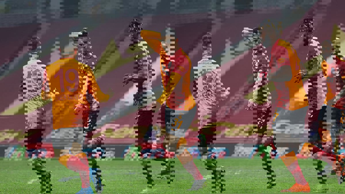 أمير مرتضى يكشف مصير مصطفى محمد مع غلطة سراي.. وموقف قضية فرجاني ساسي (فيديو)