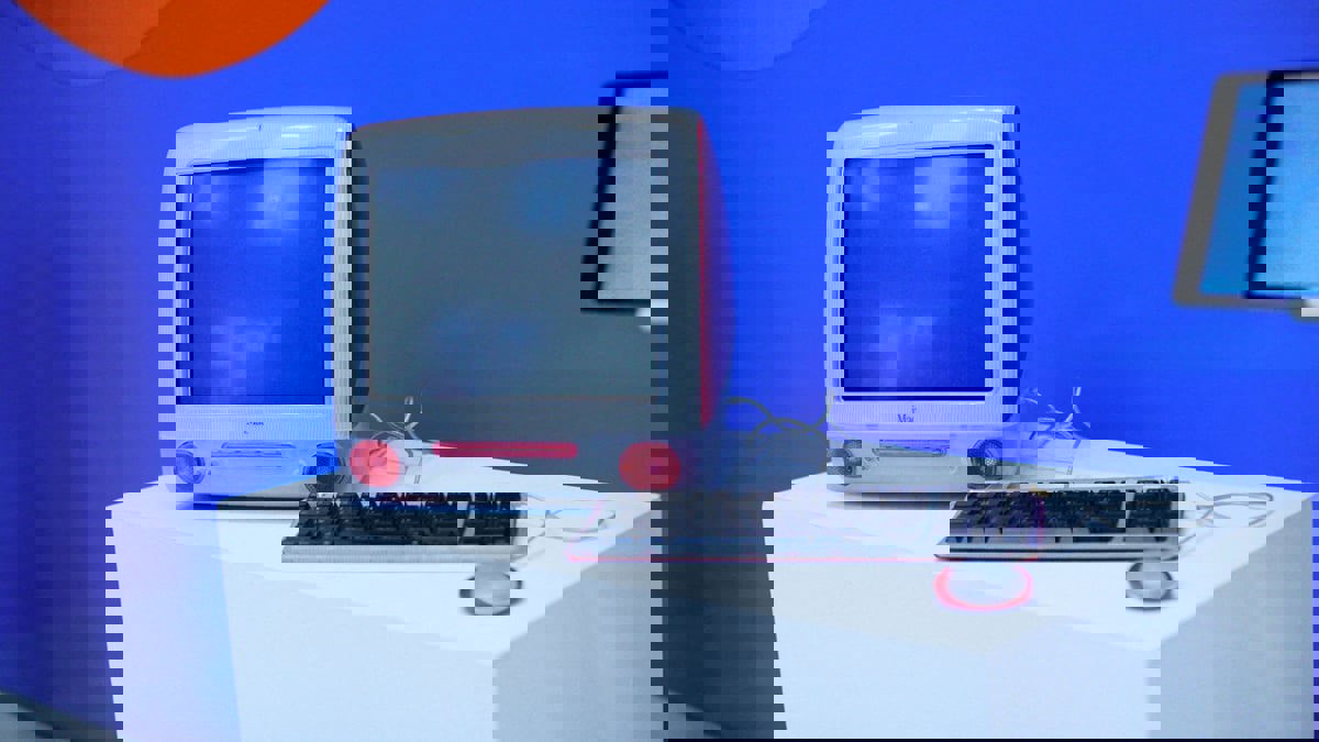 بيع كمبيوتر مؤسس ويكيبيديا وصفحة الموقع الأولى بمليون دولار