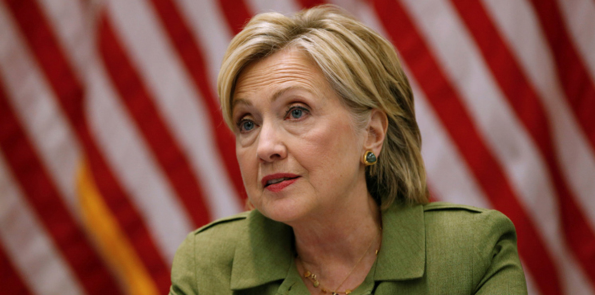 فيديو يثير الشكوك حول الصحة العقلية لهيلاري كلينتون