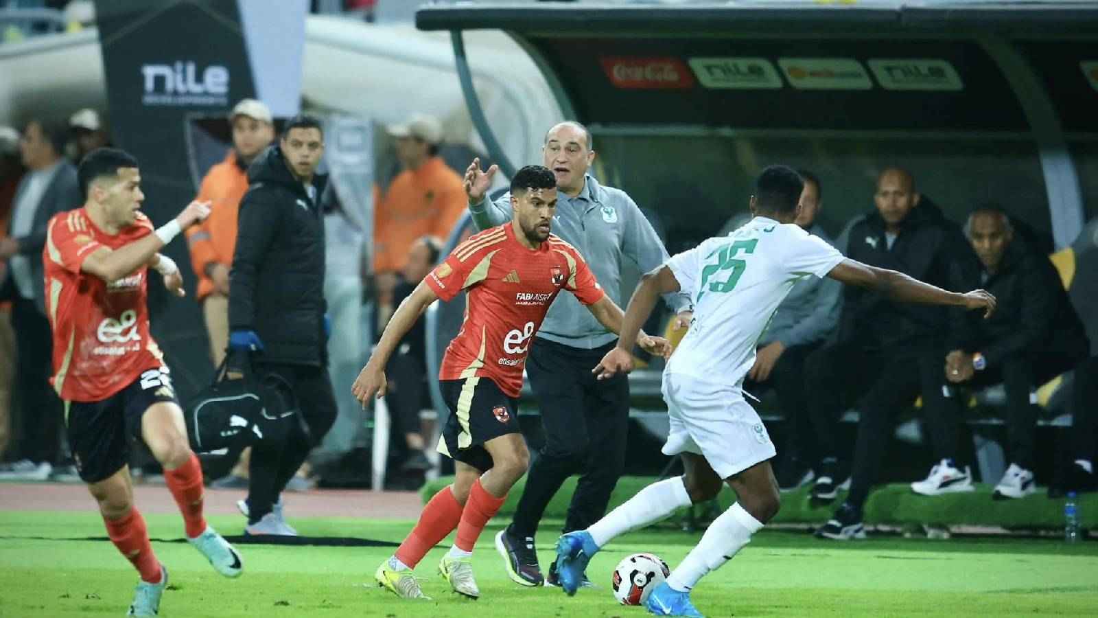 أغرب رد فعل من "علي ماهر" بسبب التحكيم أمام الأهلي المصري