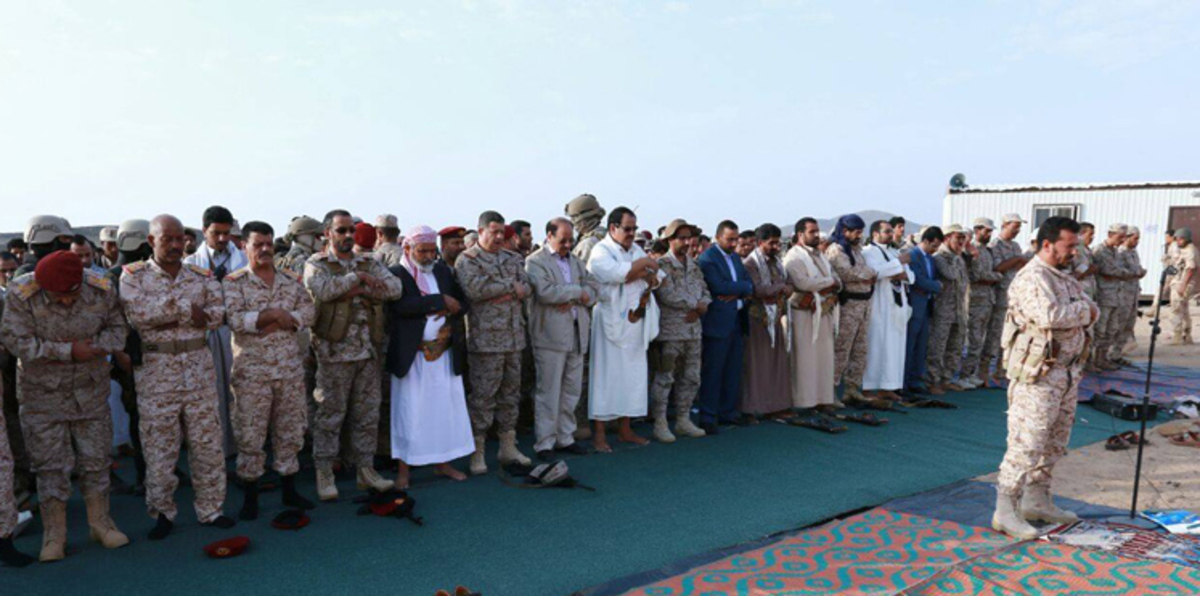 صلاة العيد في اليمن.. الأحمر ينوب عن الرئيس في مأرب والحوثيون يقلدون إيران