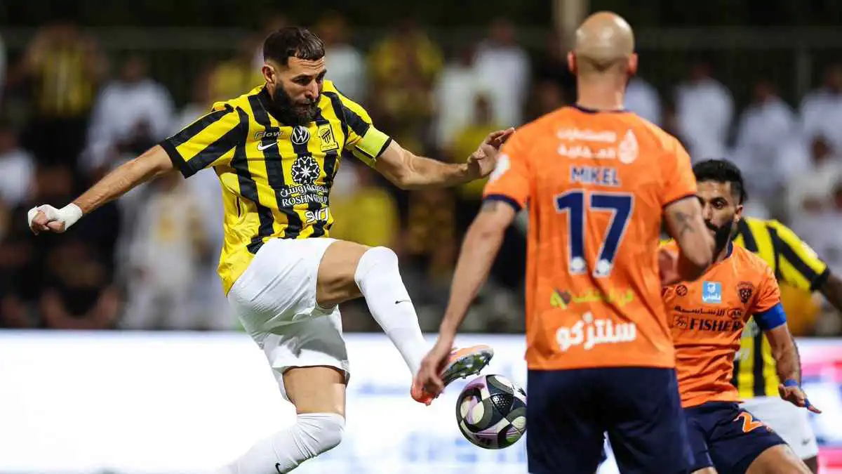 ليس بنزيما فقط.. 3 لاعبين أثاروا استياء جمهور الاتحاد بعد التعادل مع الفيحاء