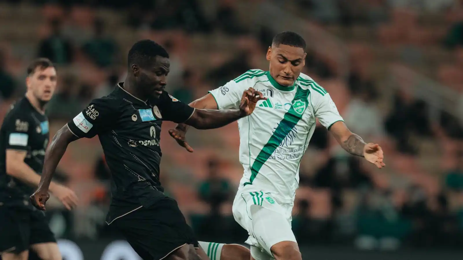 ليس غالينو.. أكثر لاعب أبهر جمهور الأهلي السعودي في مباراة ضمك