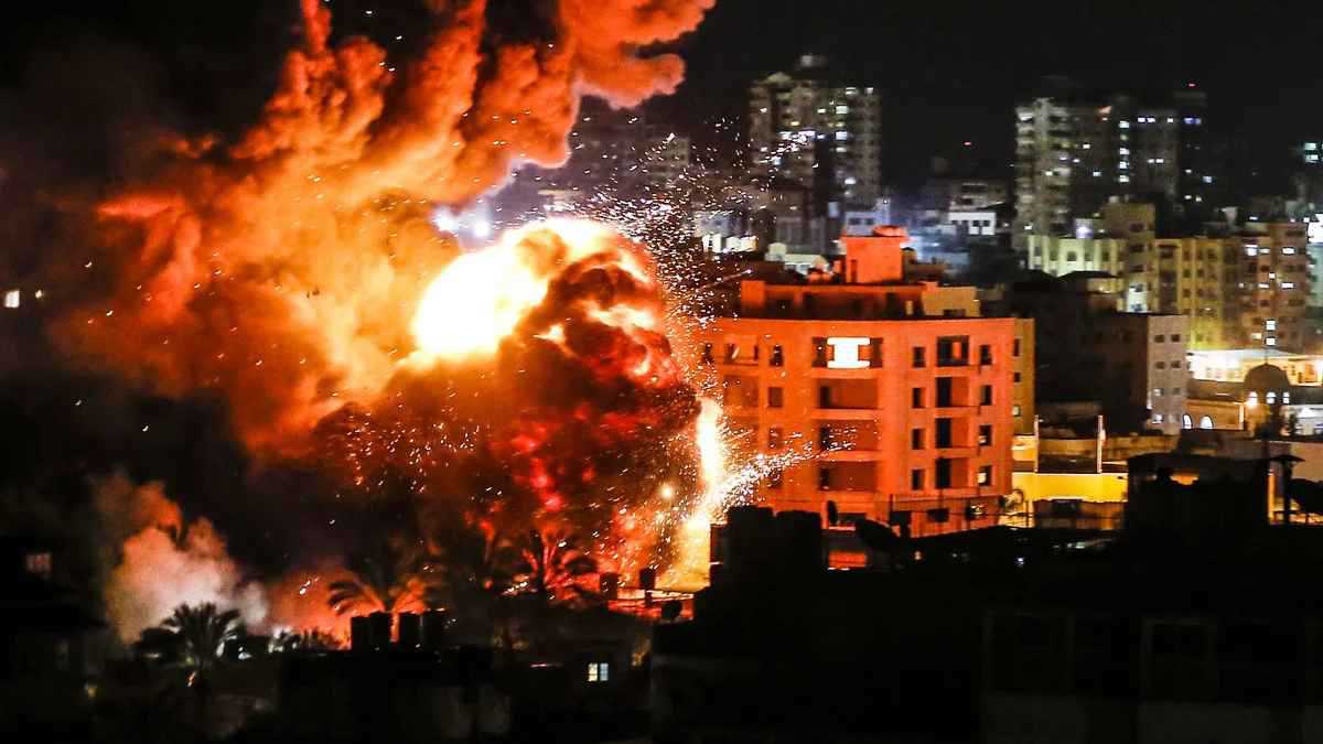 غارات إسرائيلية تستهدف مناطق جنوب وشرق قطاع غزة