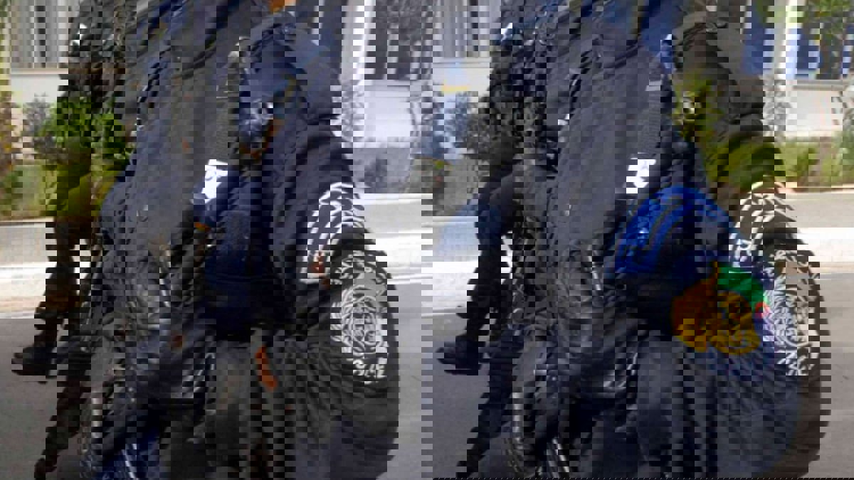 بعد أن وجدها مع "شاب غريب".. فتاة تقتل والدها طعنا في الجزائر