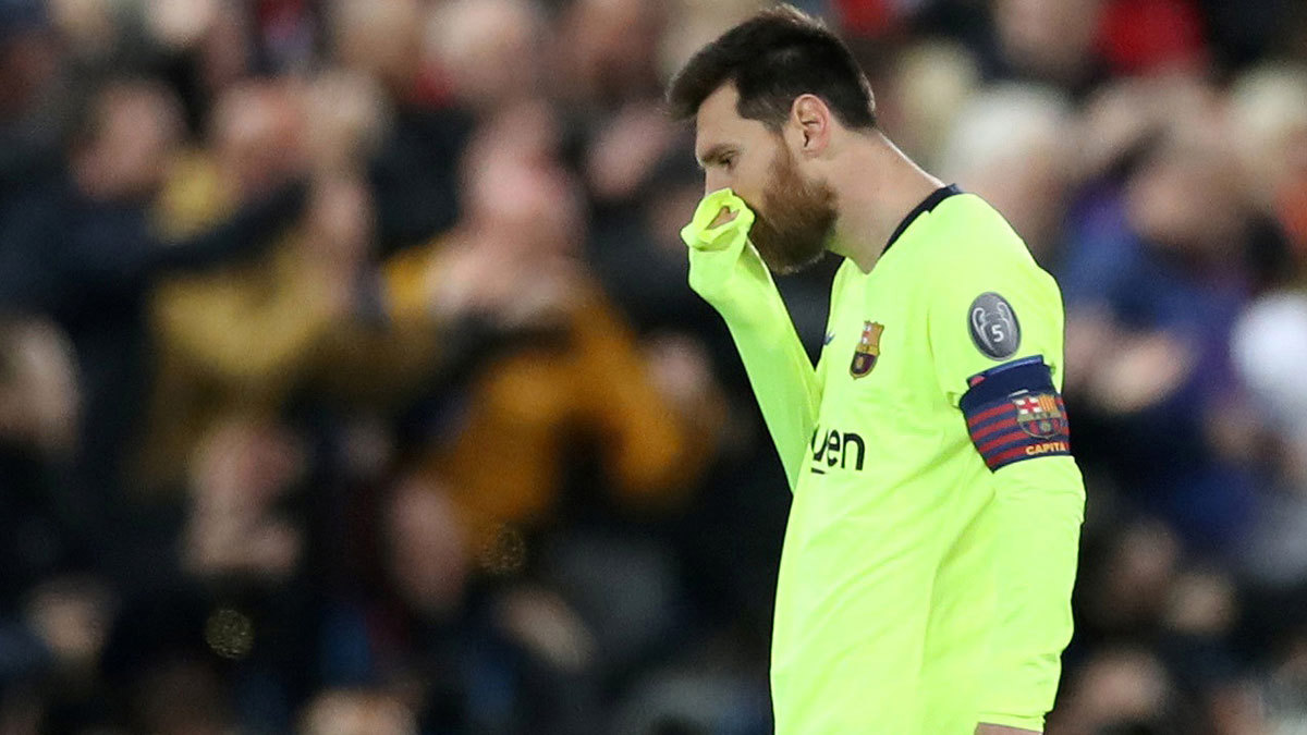 صحيفة: ميسي كان يبكي وحيدًا في "أنفيلد" بعد مباراة برشلونة ضد ليفربول