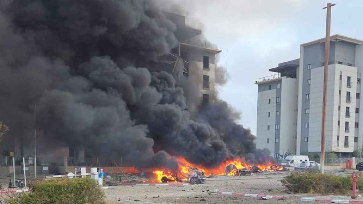 حصيلة أولية.. قتيل و36 جريحًا جراء القصف الإيراني على بئر السبع (فيديو)