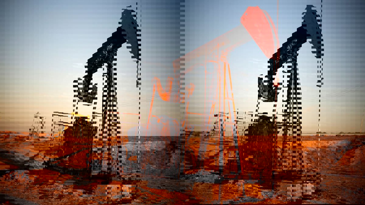 النفط يصعد لقمة 7 أعوام مع تنامي توقعات "شح المعروض"