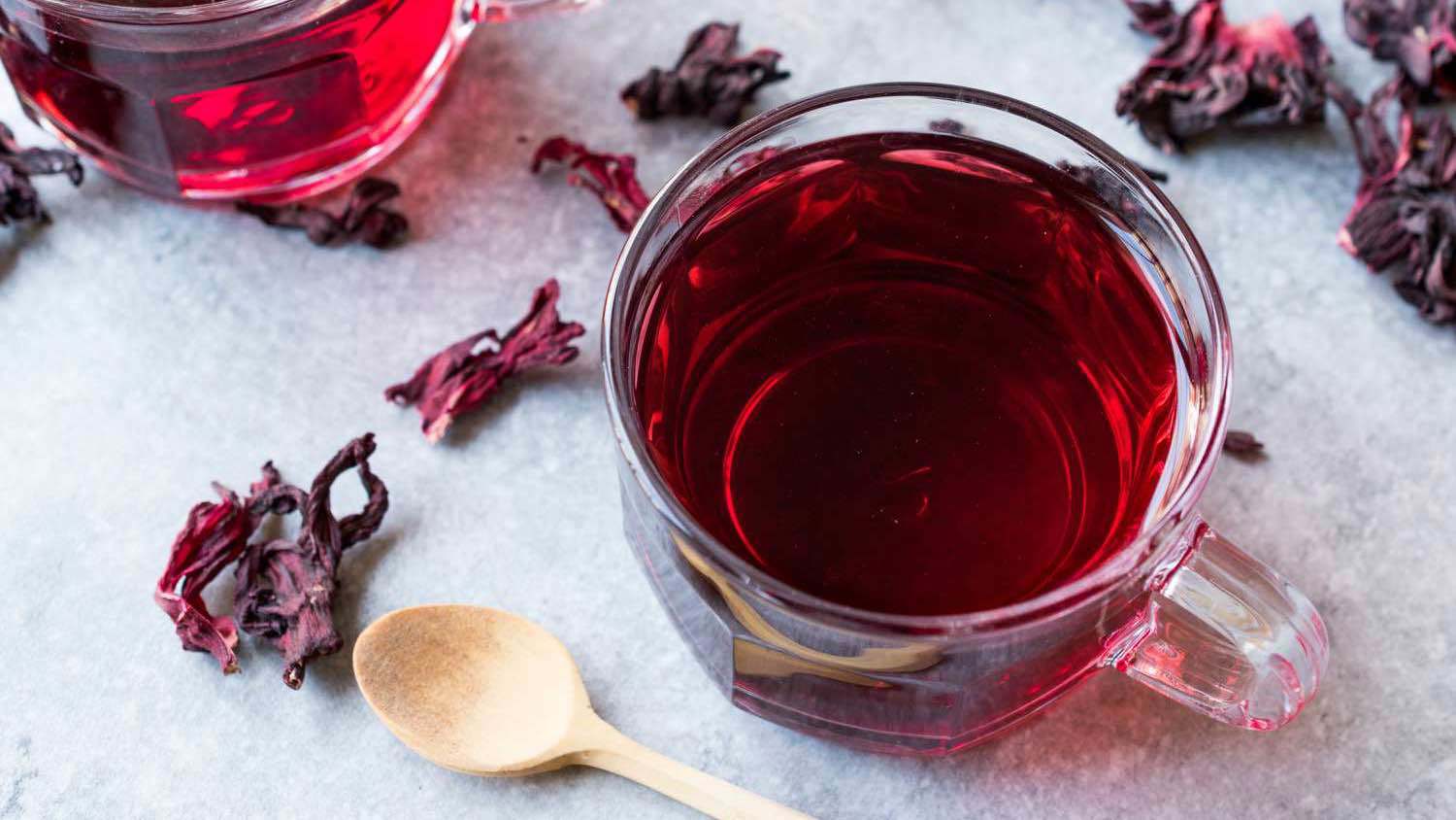 "شاي الكركديه".. علاج طبيعي لخفض ضغط الدم