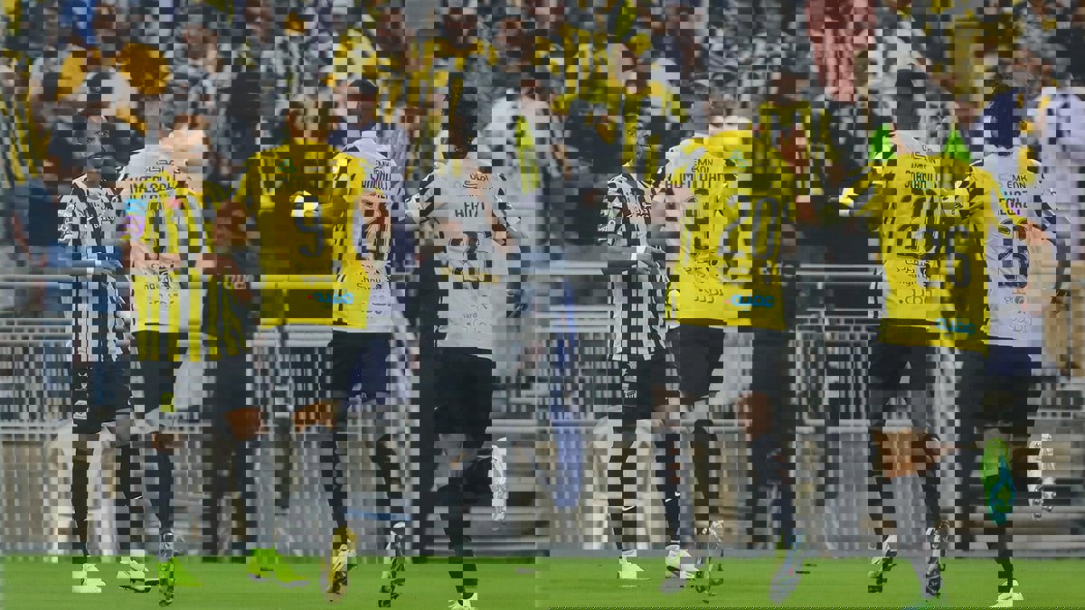 ترتيب الدوري السعودي: الاتحاد يلامس اللقب بالفوز على الباطن.. وريمونتادا درامية للنصر أمام الشباب