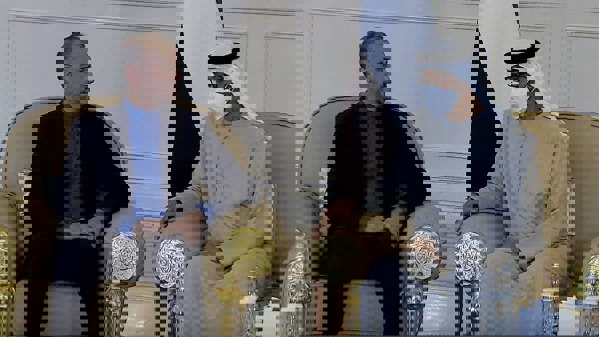 وزير الخارجية الإيراني في الإمارات للتعزية بوفاة الشيخ خليفة بن زايد