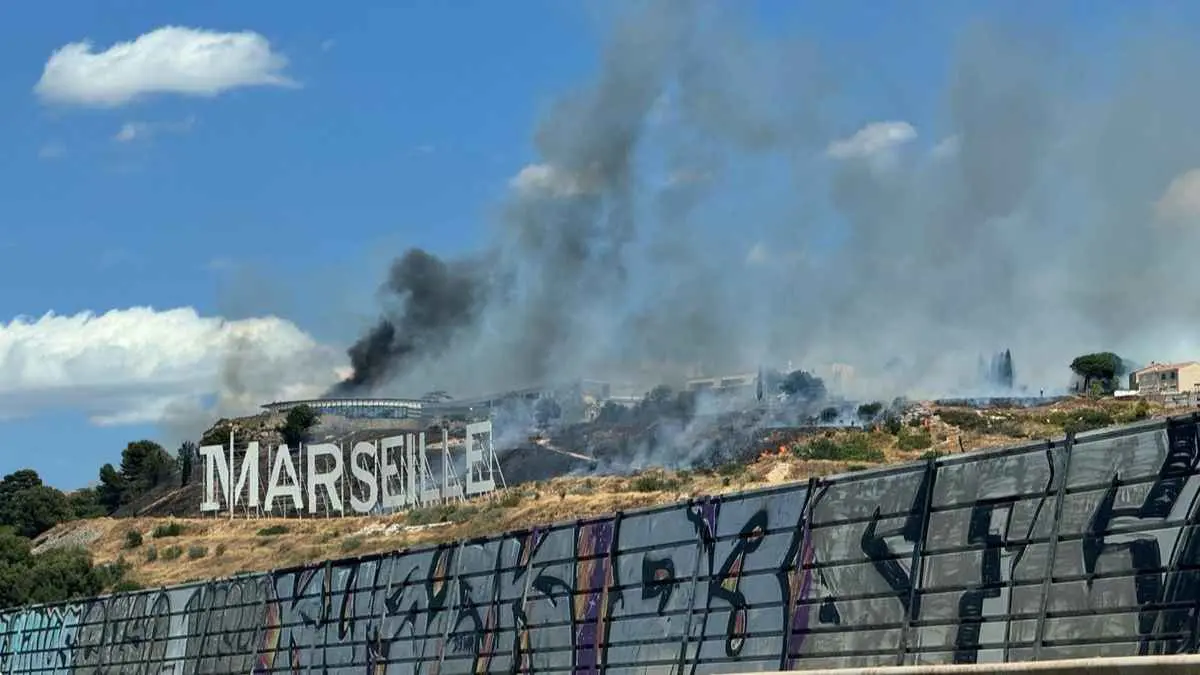 فرنسا.. توقف الملاحة الجوية في مطار مرسيليا بسبب الحرائق