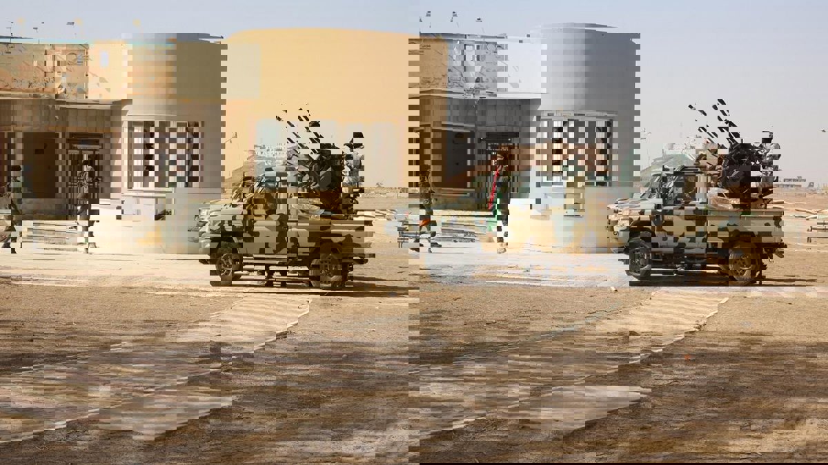 الجيش الليبي يتقدم شرق سرت ويقصف الميليشيات جنوب مصراتة