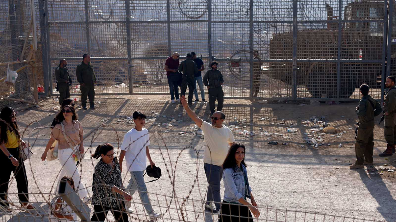 إسرائيل تعتقل درزيين عادا من سوريا وبحوزتهما "كلاشنكوف" (صورة)