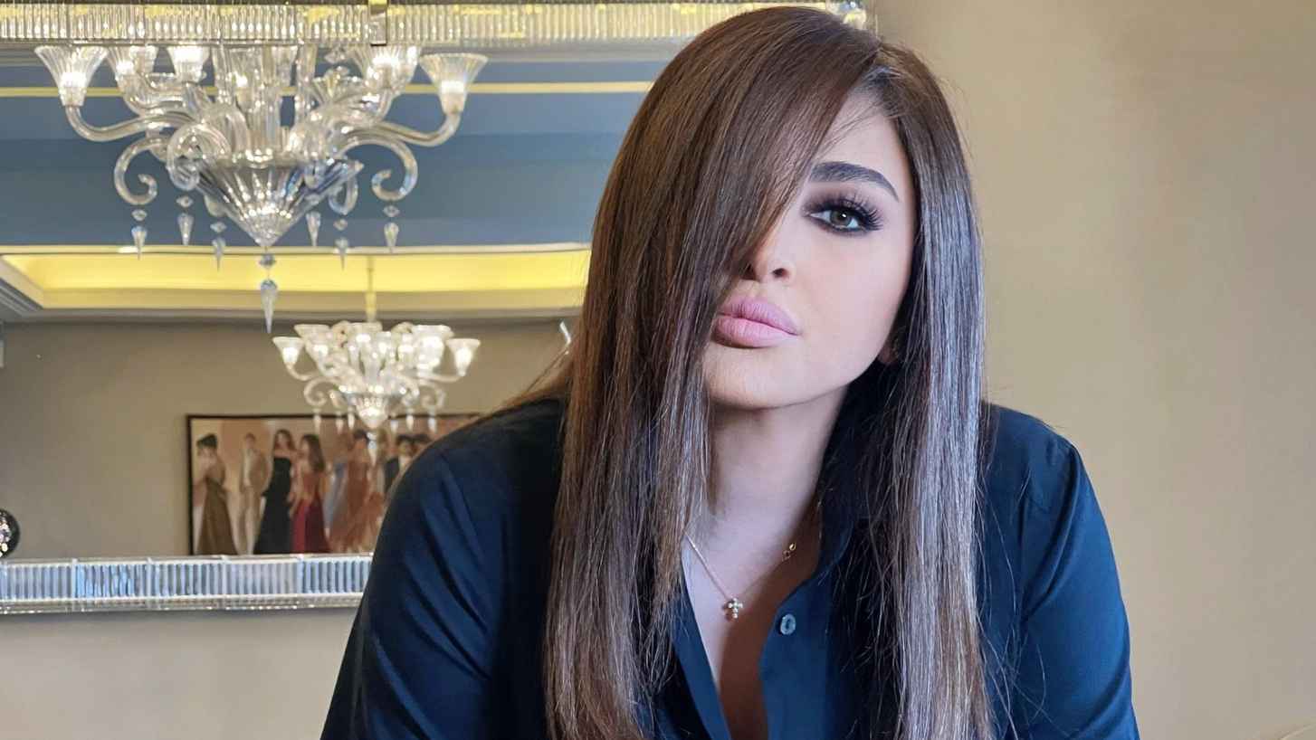 بالكوفية والدموع.. إليسا تدعم غزة وبيروت خلال حفلها بالسويد (فيديو)