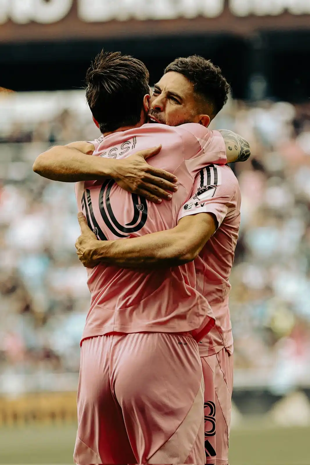 ميسي وجوردي ألبا