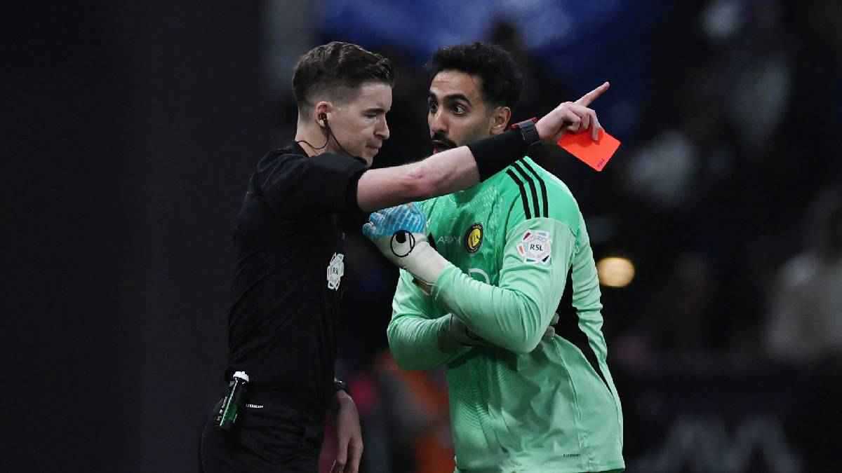 لن تكون الدعيع ونكبت فريقك.. وليد الفراج يصعق نواف العقيدي (فيديو)