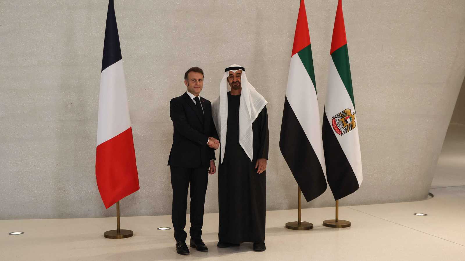 محمد بن زايد وماكرون يبحثان في أبوظبي العلاقات التاريخية والإستراتيجية