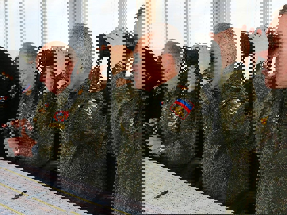  وزير الدفاع الروسي يتفقد الأسطول الشمالي

