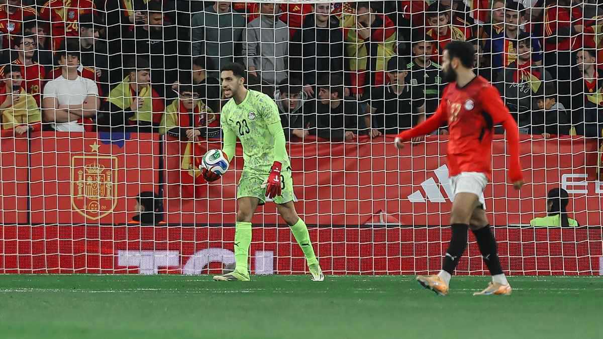 أول رد فعل من الأهلي المصري حول انتقال مصطفى شوبير إلى فالنسيا 