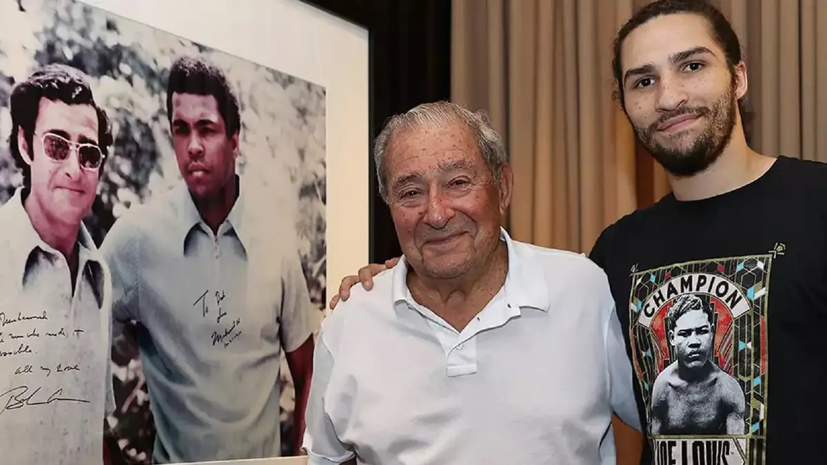 حفيد محمد علي كلاي يوقع عقدا لاحتراف الملاكمة