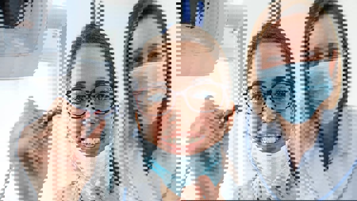 لماذا يسافر البريطانيون إلى تركيا لعلاج أسنانهم؟