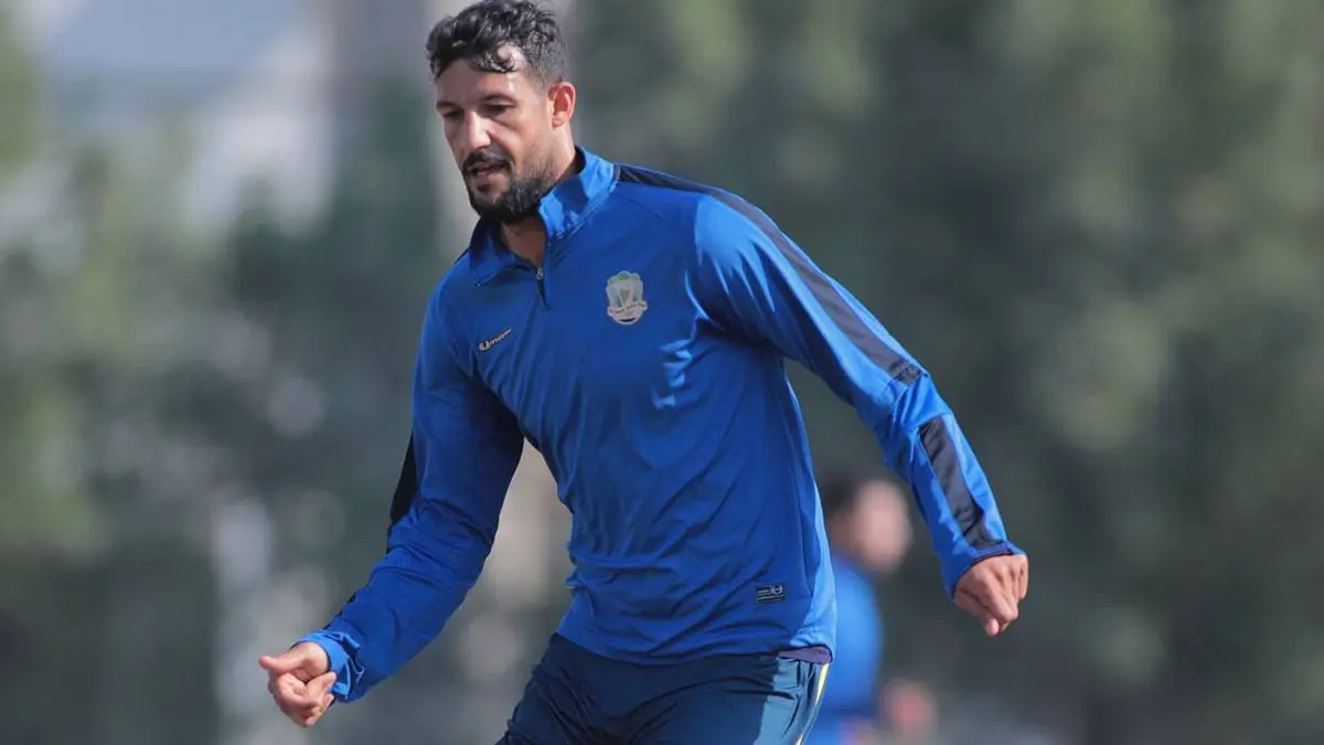 أسباب فشل صفقة انضمام سعد ناطق إلى الأهلي السعودي (فيديو)