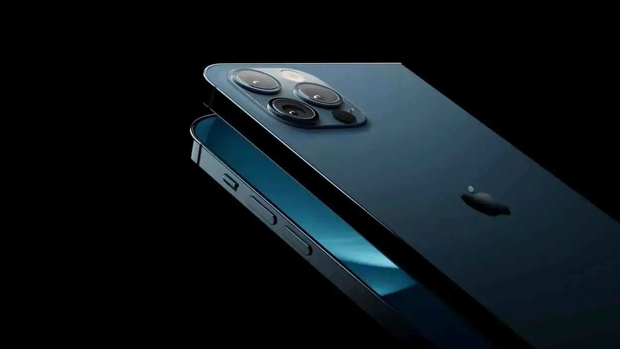 من المعدن السائل والتيتانيوم.. تسريبات جديدة عن آيفون القابل للطي