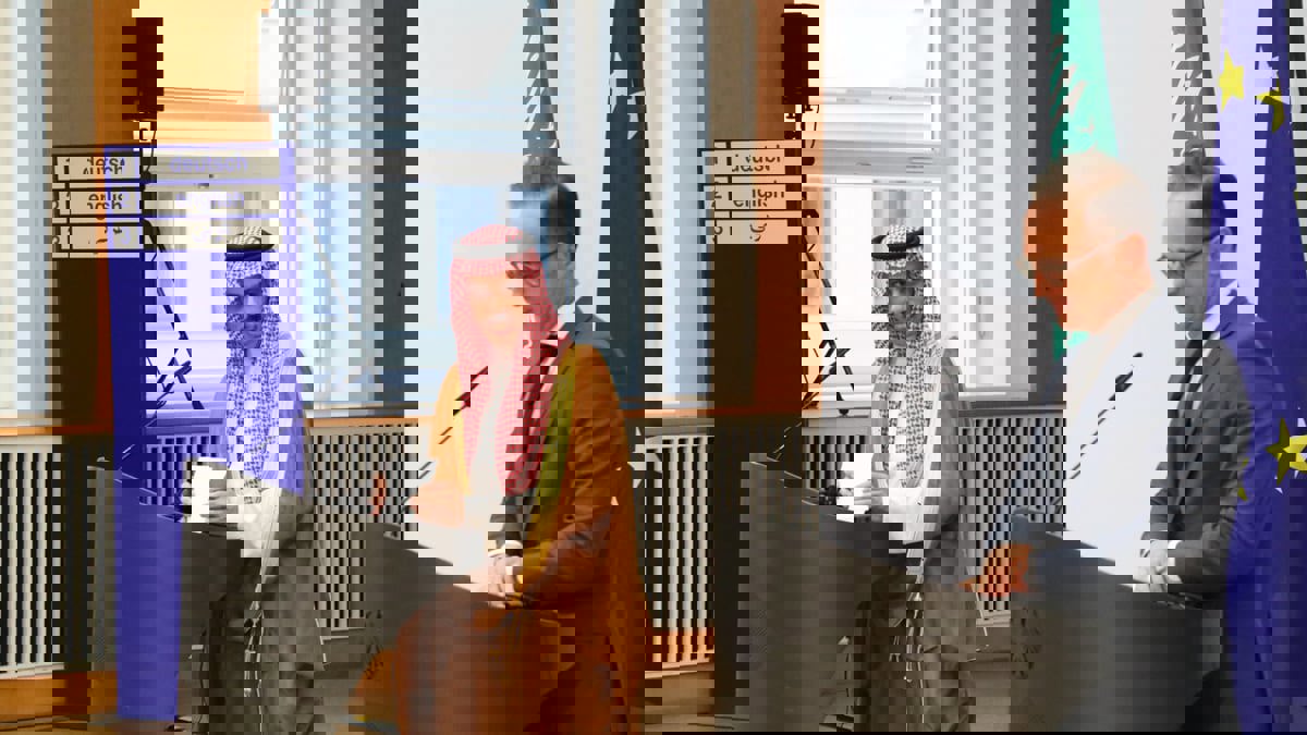 وزير الخارجية السعودي: ملتزمون بخطة السلام العربية